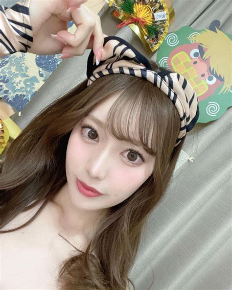 카에데 후아(Fuua Kaede, 楓ふうあ), 장신 모델 몸매의 미녀 신인.